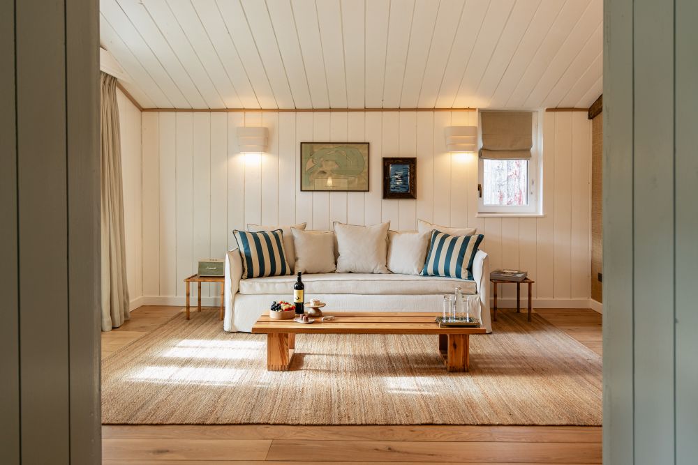 A decor between land and sea